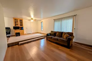 1661 NE Terrace Dr, Grants Pass, OR 97526 - Photo 5