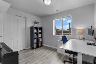 701 NW Green Forest Cir, Redmond, OR 97756 - Photo 9