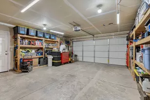 701 NW Green Forest Cir, Redmond, OR 97756 - Photo 15