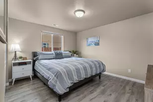 701 NW Green Forest Cir, Redmond, OR 97756 - Photo 11