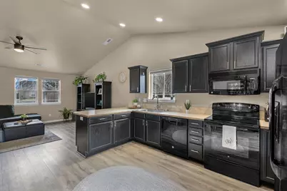 701 NW Green Forest Circle, Redmond, OR 97756 - Photo 7