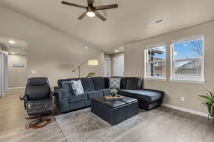 701 NW Green Forest Cir, Redmond, OR 97756 - Photo 3