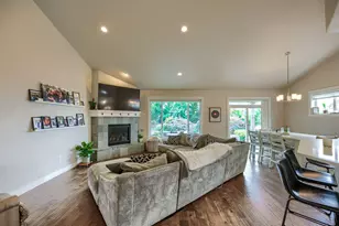 4040 Crystal Springs Dr, Medford, OR 97504 - Photo 7