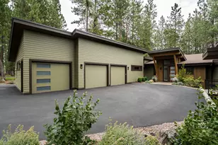 60734 Golf Village Loop, Bend, OR 97702 - Photo 3
