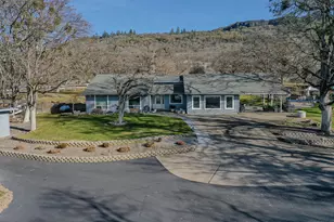 13290 Table Rock Rd, Central Point, OR 97502 - Photo 1