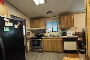 701 Tawn Cheree, Medford, OR 97501 - Photo 5