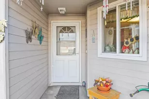 533 Brittni Ln, Central Point, OR 97502 - Photo 3