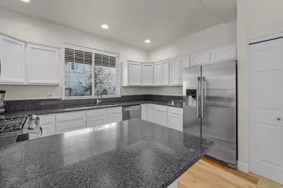 19550 Brookside Way, Bend, OR 97702 - Photo 13