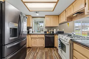 1204 Heather Ln, Central Point, OR 97502 - Photo 9