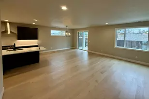 61425 SE Daybreak Ct, Bend, OR 97702 - Photo 5