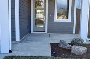 61425 SE Daybreak Ct, Bend, OR 97702 - Photo 3