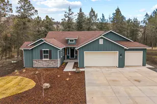 1211 Vine Maple Dr, Klamath Falls, OR 97601 - Photo 1