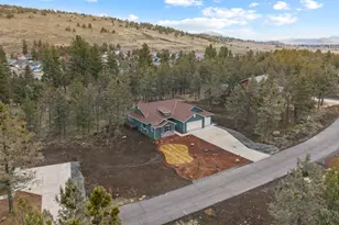 1211 Vine Maple Dr, Klamath Falls, OR 97601 - Photo 3