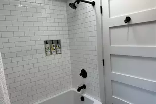 852 NW Columbia St, Bend, OR 97703 - Photo 23