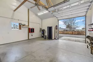 1066 SW Canyon Dr, Redmond, OR 97756 - Photo 27