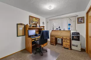 1066 SW Canyon Dr, Redmond, OR 97756 - Photo 17