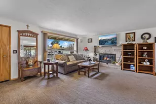 1066 SW Canyon Dr, Redmond, OR 97756 - Photo 5