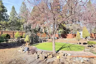 21024 SE Azalia Ave, Bend, OR 97702 - Photo 15