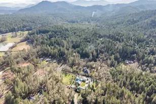 304 Woodlake Dr, Grants Pass, OR 97527 - Photo 51