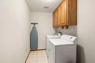 2435 Heritage Way, Medford, OR 97504 - Photo 27