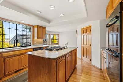 2435 Heritage Way, Medford, OR 97504 - Photo 9