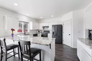 2146 NW 22nd St, Redmond, OR 97756 - Photo 7