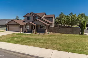 2146 NW 22nd St, Redmond, OR 97756 - Photo 1