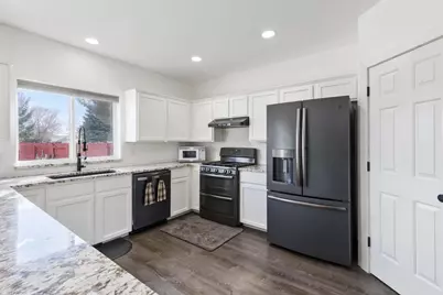 2146 NW 22nd Street, Redmond, OR 97756 - Photo 5