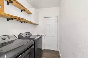 2146 NW 22nd St, Redmond, OR 97756 - Photo 11