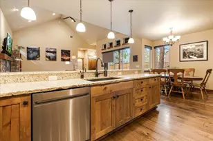 714 S Wrangler Ct, Sisters, OR 97759 - Photo 11