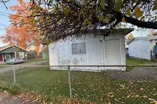 1052 W 12th St, Medford, OR 97501 - Photo 23