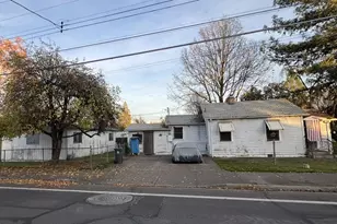 1052 W 12th St, Medford, OR 97501 - Photo 1