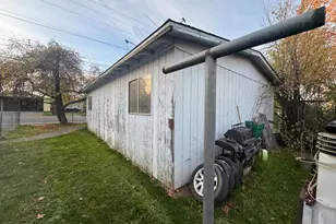 1052 W 12th St, Medford, OR 97501 - Photo 21