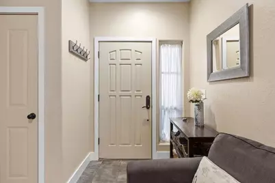 2210 E Barnett Road #6, Medford, OR 97504 - Photo 3