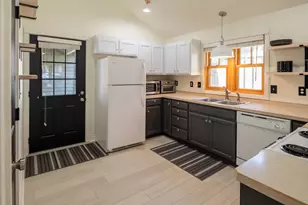 335 S Cottonwood St, Sisters, OR 97759 - Photo 13