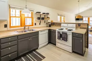 335 S Cottonwood St, Sisters, OR 97759 - Photo 17