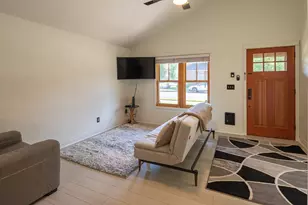 335 S Cottonwood St, Sisters, OR 97759 - Photo 5