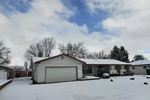 4443 Day Dr, Klamath Falls, OR 97603 - Photo 3