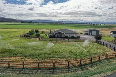 8933 NW Elizabeth Way, Prineville, OR 97754 - Photo 1