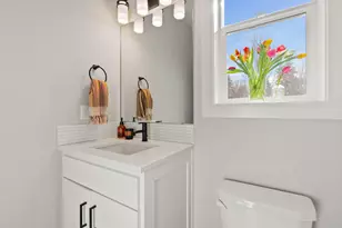 63204 NW Red Butte Ct, Bend, OR 97703 - Photo 7