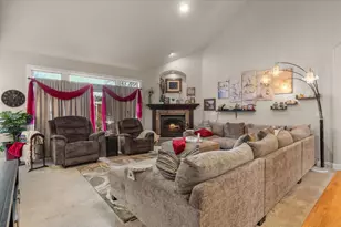 279 Robert Trent Jones Blvd, Eagle Point, OR 97524 - Photo 7