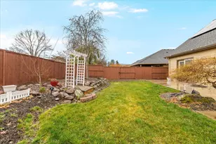 279 Robert Trent Jones Blvd, Eagle Point, OR 97524 - Photo 33