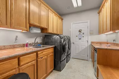 279 Robert Trent Jones Boulevard, Eagle Point, OR 97524 - Photo 23