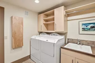 1627 NW Summit Dr, Bend, OR 97703 - Photo 59