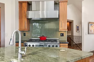 1627 NW Summit Dr, Bend, OR 97703 - Photo 27