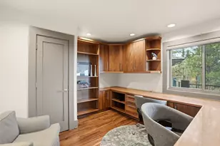 1627 NW Summit Dr, Bend, OR 97703 - Photo 43