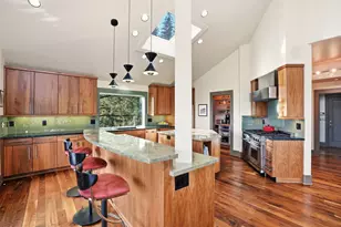 1627 NW Summit Dr, Bend, OR 97703 - Photo 23