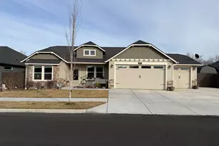 2900 NW 23rd St, Redmond, OR 97756 - Photo 1