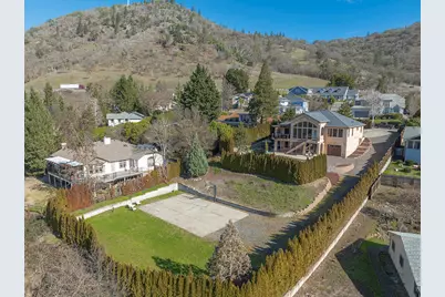 850 NE Tokay Heights, Grants Pass, OR 97526 - Photo 71