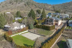 850 NE Tokay Heights, Grants Pass, OR 97526 - Photo 71